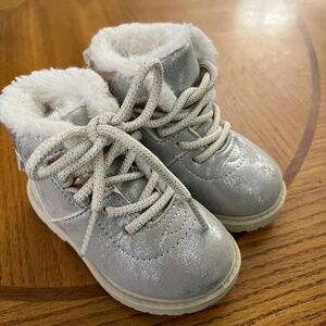 Toddler silver metallic girls faux fur trimmed Osh Kosh B’Gosh boots